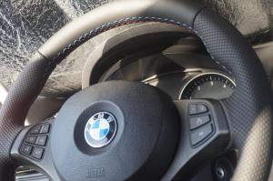 Volante BMW tapizado en cuero nappa natural perforado y liso