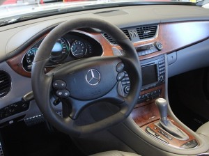 Mercedes mix alcantara y nappa microperforado